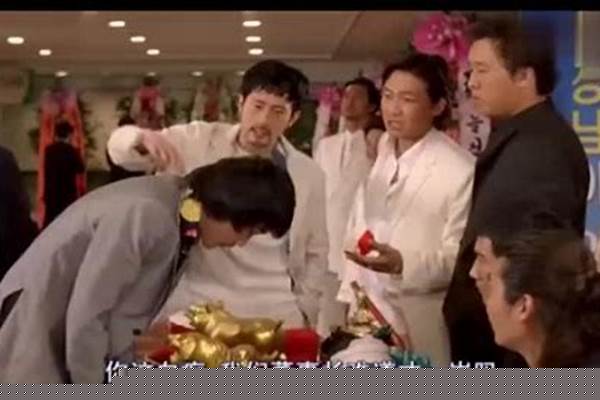 黑帮老太太-看过半夜鸡叫电影的人，你觉得过去的地主真